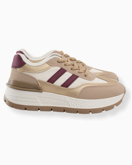 tenis beige con líneas rojas