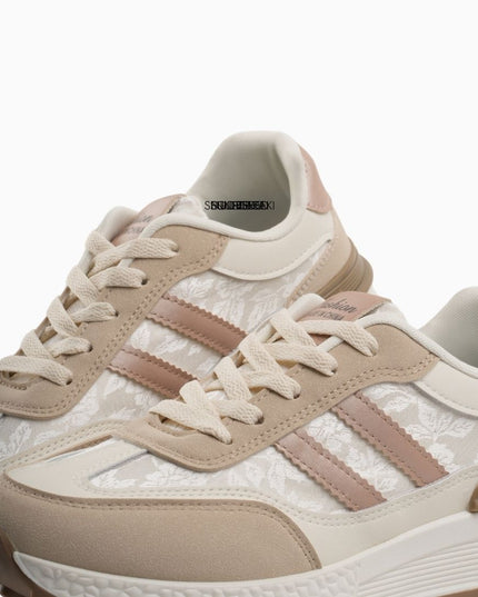 tenis kaki con líneas beige