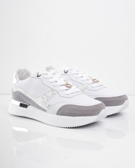 Tenis blancos con print y puntera gris