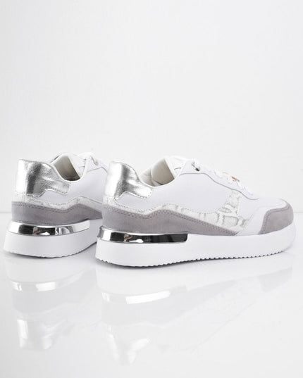 Tenis blancos con print y puntera gris
