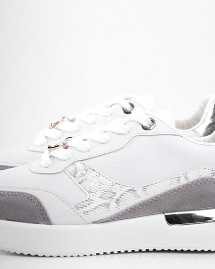 Tenis blancos con print y puntera gris