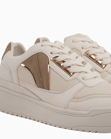 Tenis BEIGE con Detalles Metálicos