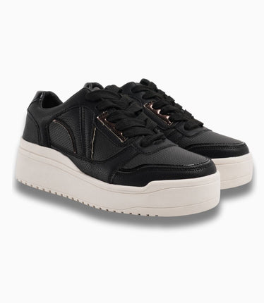Tenis Negros con Detalles Metálicos