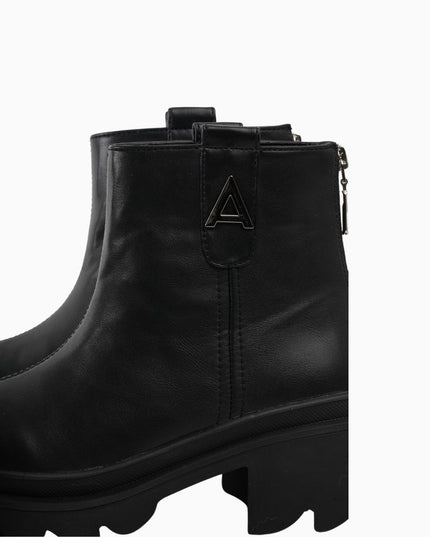 Botín negro liso detalle