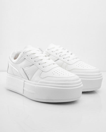 Tenis blancos con plataforma y líneas plateadas