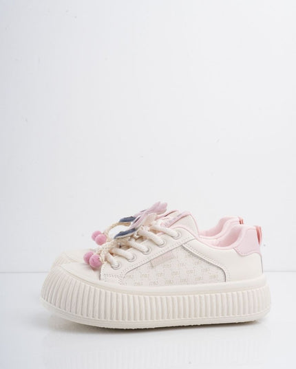 Tenis blancos con rosa y accesorios