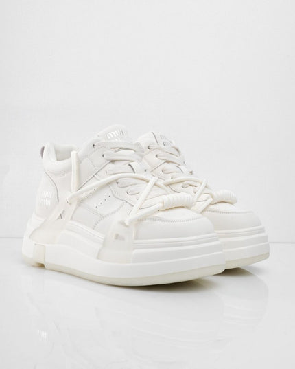 Tenis blancos con plataforma y diseño