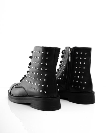 Botines negros bajos taches