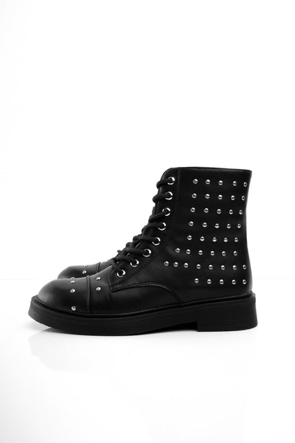 Botines negros bajos taches