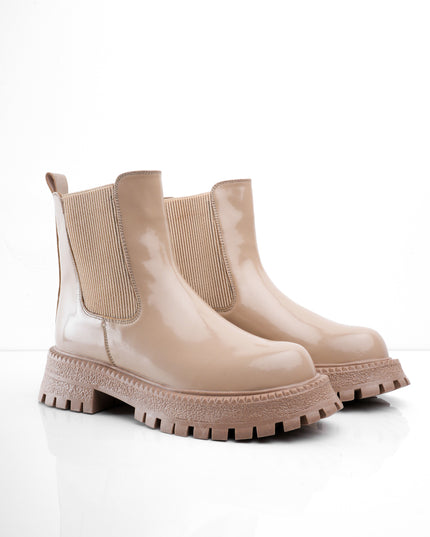Botín charol beige con elástico