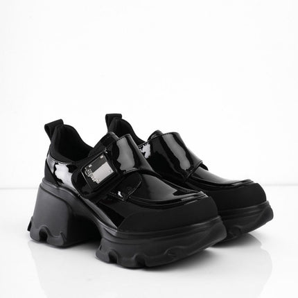 Zapatos negros de charol con aplique plateado