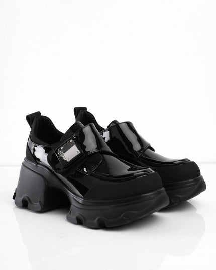 Zapatos negros de charol con aplique plateado
