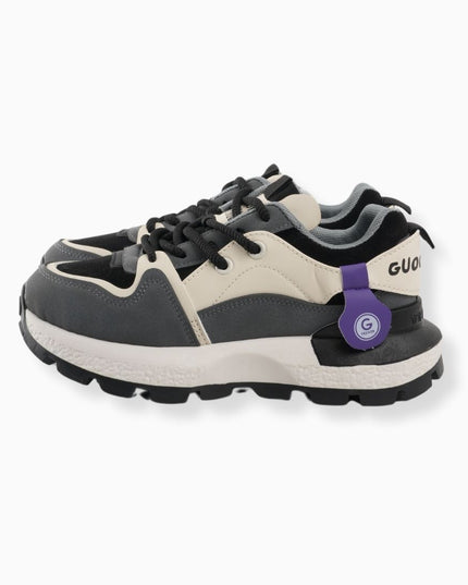 tenis grises con blanco