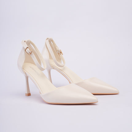 Tacones altos blancos con correa