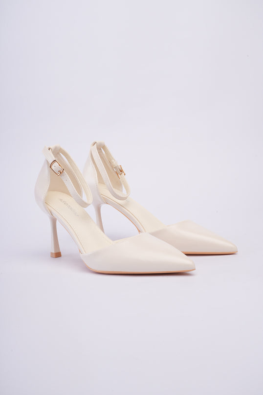 Tacones altos blancos con correa