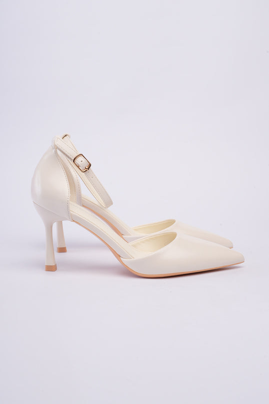 Tacones altos blancos con correa