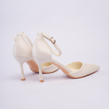 Tacones altos blancos con correa