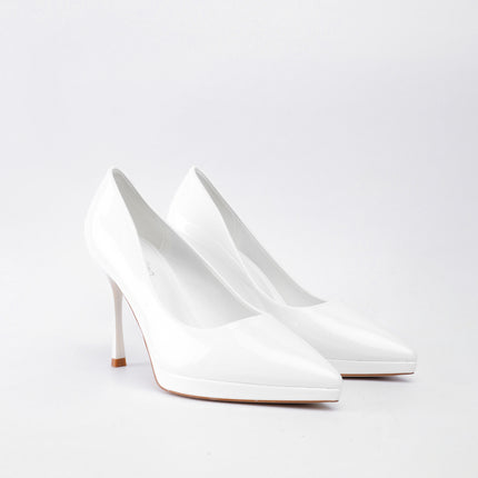 Tacones altos blancos de charol