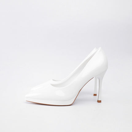 Tacones altos blancos de charol