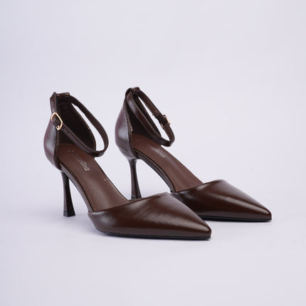 Tacones altos café con correa