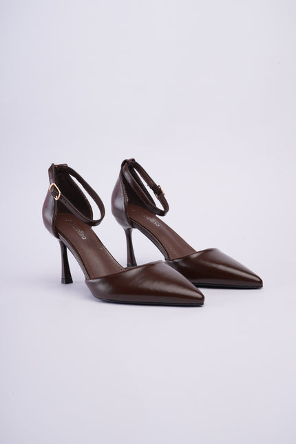 Tacones altos café con correa