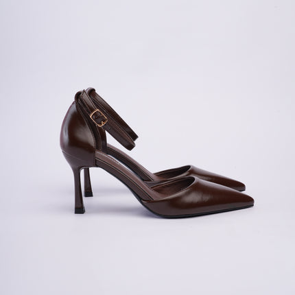 Tacones altos café con correa
