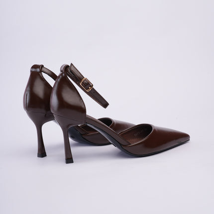 Tacones altos café con correa