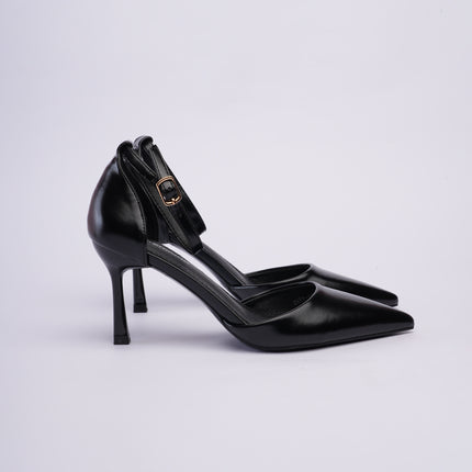 Tacones altos negros con correa