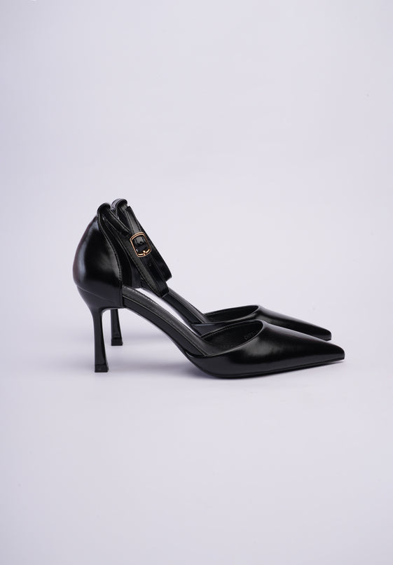 Tacones altos negros con correa