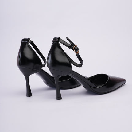 Tacones altos negros con correa