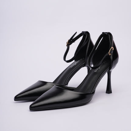 Tacones altos negros con correa
