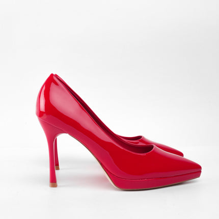 Tacones altos rojos de charol