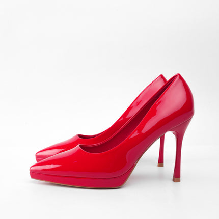 Tacones altos rojos de charol