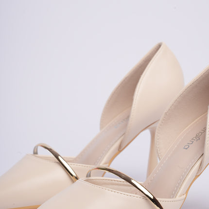 Tacones beige altos con aplique dorado