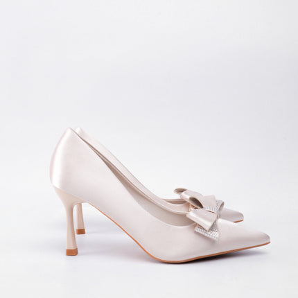 Tacones beige altos con moño