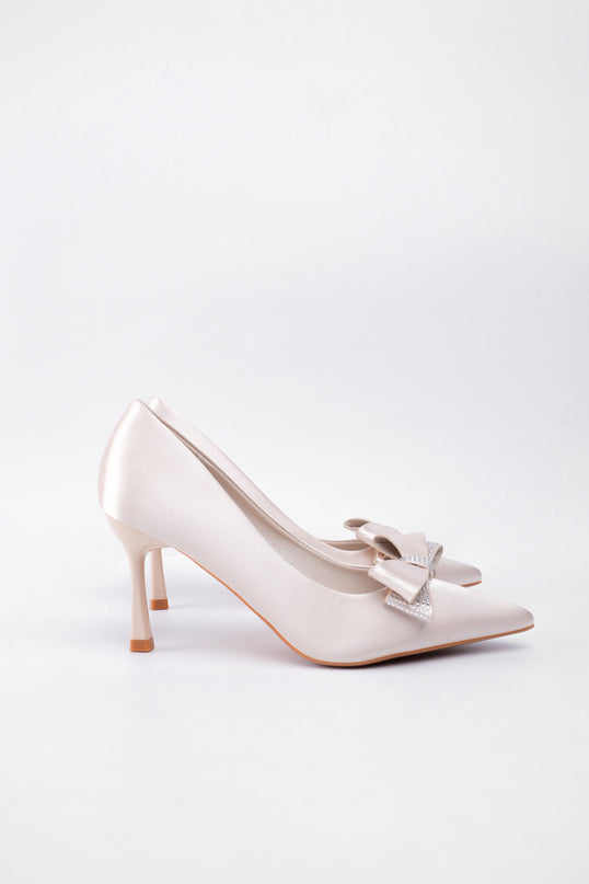 Tacones beige altos con moño
