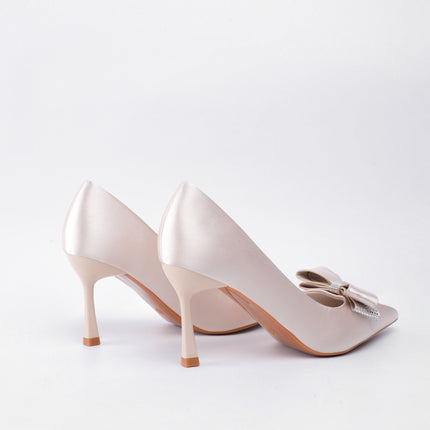 Tacones beige altos con moño