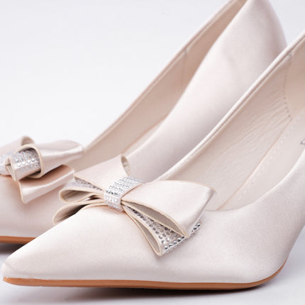 Tacones beige altos con moño