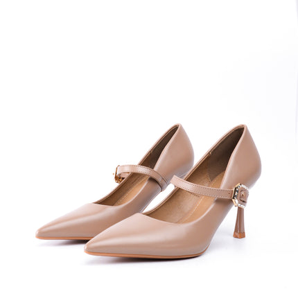Tacones beige con hebilla cruzada