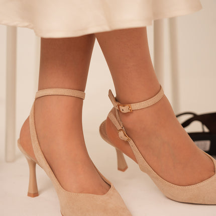 Tacones beige con hebilla removible