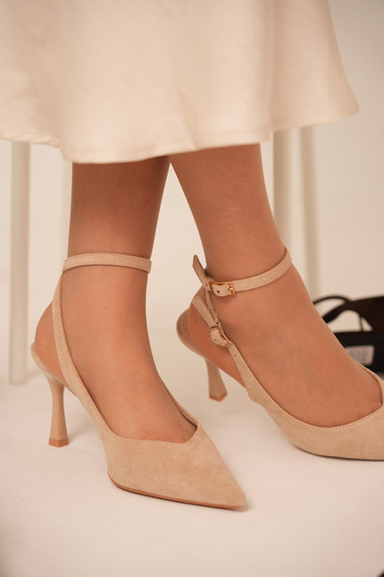 Tacones beige con hebilla removible