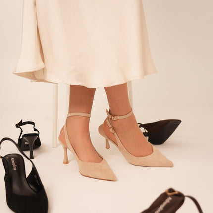 Tacones beige con hebilla removible