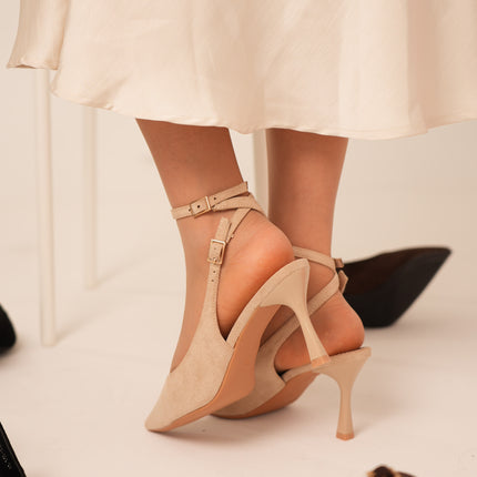 Tacones beige con hebilla removible