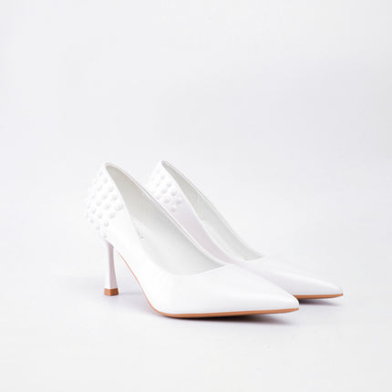 Tacones blancos altos con taches