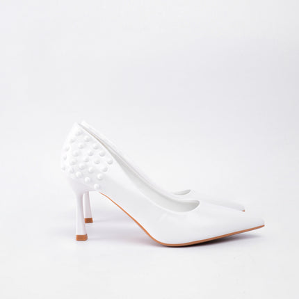 Tacones blancos altos con taches