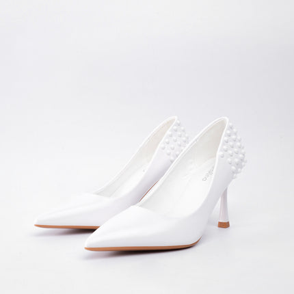 Tacones blancos altos con taches