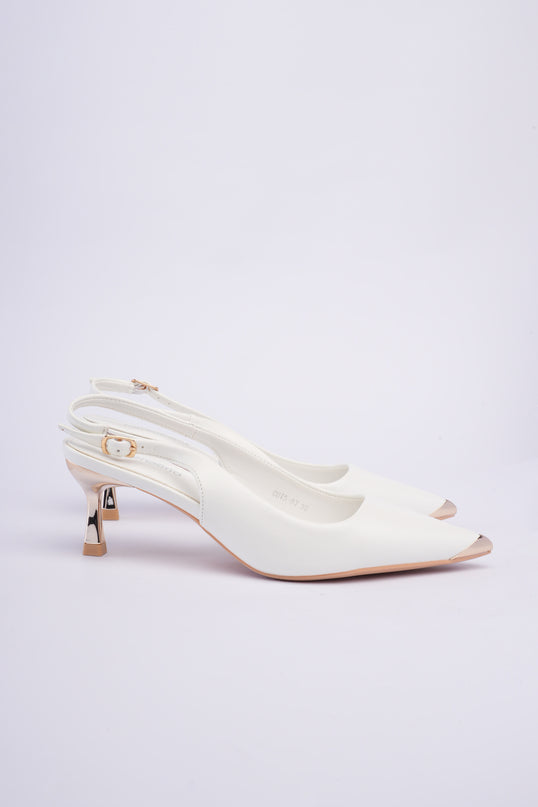 Tacones blancos bajos con correa