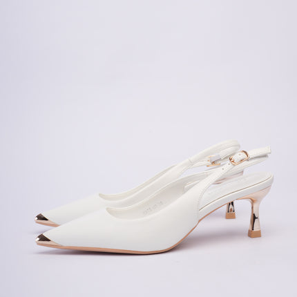 Tacones blancos bajos con correa