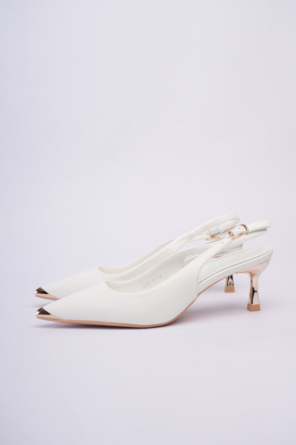 Tacones blancos bajos con correa
