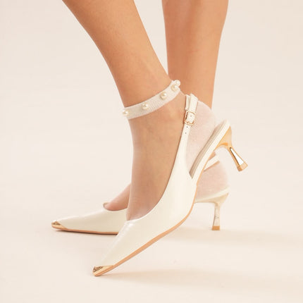 Tacones blancos bajos con correa